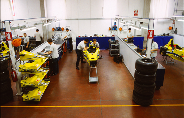 MinardiTeamF1_scocca4