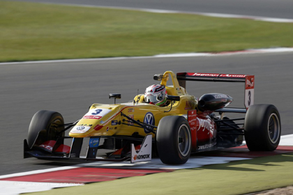 Antonio-Giovinazzi-European-F3-Silverstone-2015-886x591