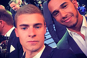 Karol_Basz-con-Lewis-Hamilton-FIA-PRIZE-GIVING-20152